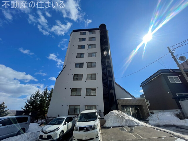 札幌市南区川沿一条のマンションの建物外観