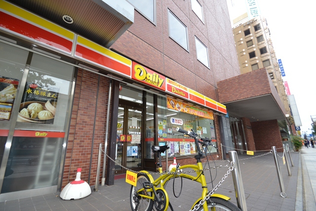 コンビニ　デイリーヤマザキ（コンビニ）まで384m