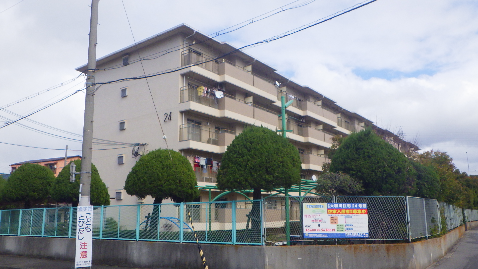 市営大和川住宅24号館の建物外観