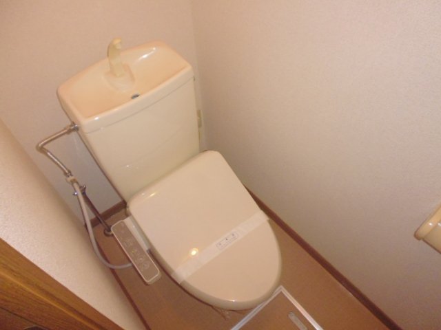 トイレ　温水洗浄便座