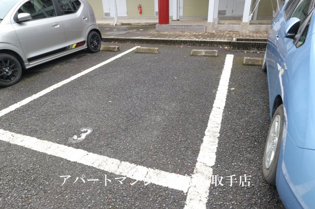 【レオパレス湖北の駐車場】