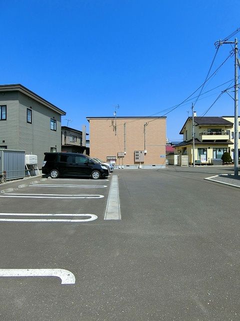 【エス・キャメロンの駐車場】