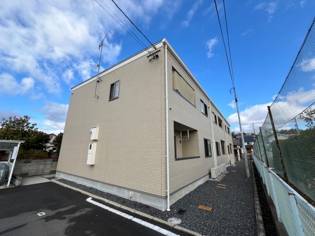 岡山市南区妹尾のアパートの建物外観