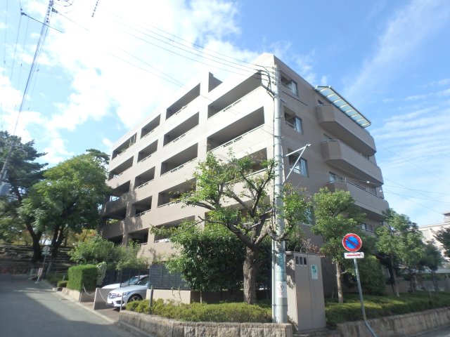 【ファミール夙川宮西町の建物外観】