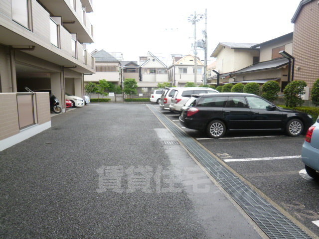 【レジェンダリー甲子園の駐車場】