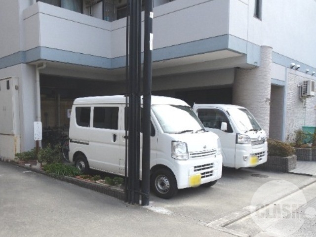 【堺市堺区新町のマンションの駐車場】