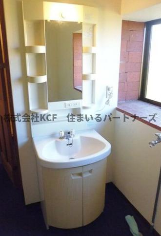 洗面設備　コンパクトで使いやすい洗面所