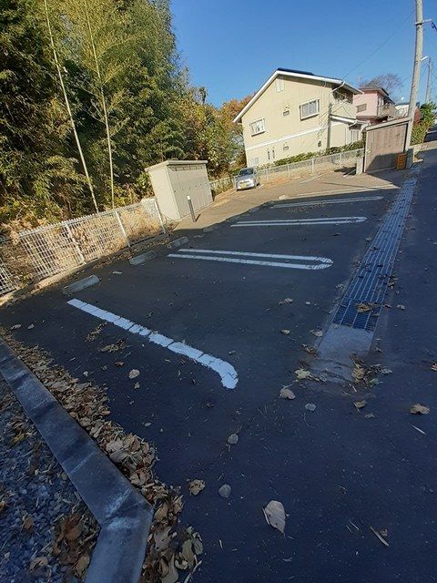 【仙台市泉区山の寺のアパートの駐車場】