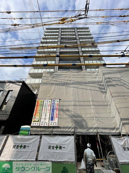 【福岡市早良区西新のマンションの建物外観】