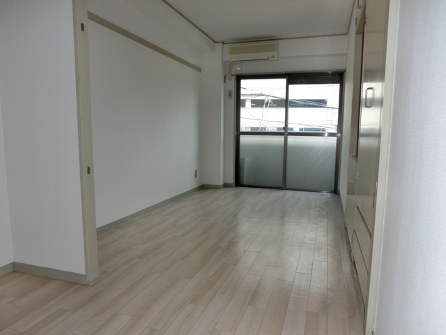 居室・リビング　別のお部屋です。現状を優先させていただきます。