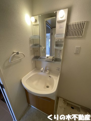 洗面設備　コンパクトで使いやすい洗面所