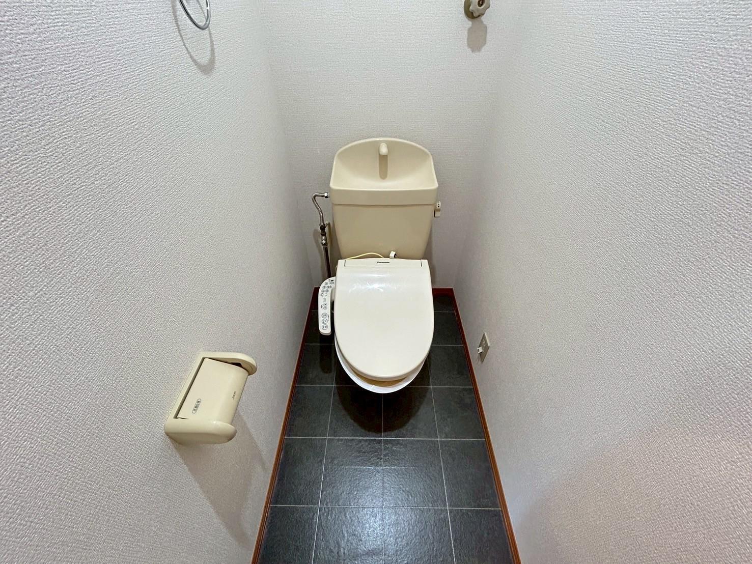 トイレ　温水洗浄暖房便座付トイレ