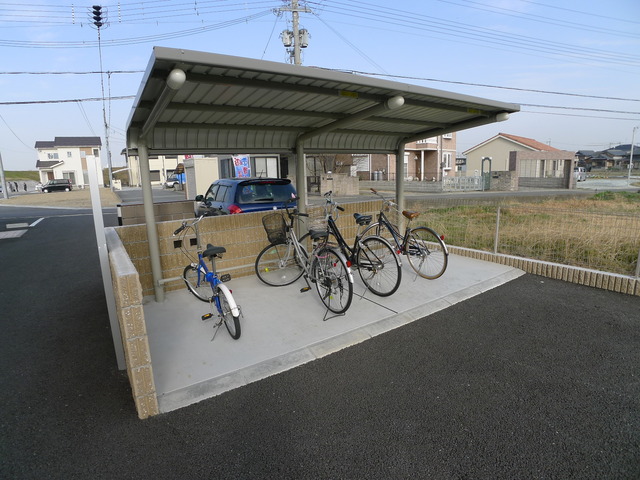 その他共有部分　屋根付の駐輪場。