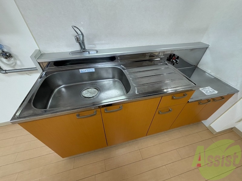 キッチン　調理スペースが確保されていて使いやすそうな印象でした。