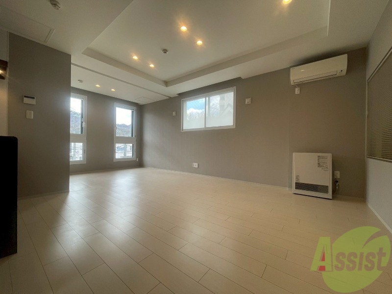 その他部屋・スペース　こちらのお部屋は光が差し込む、温かみのあるお部屋です。