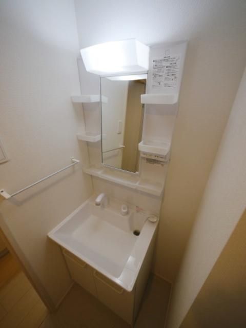 洗面設備　★朝の身支度に便利な独立洗面台です★