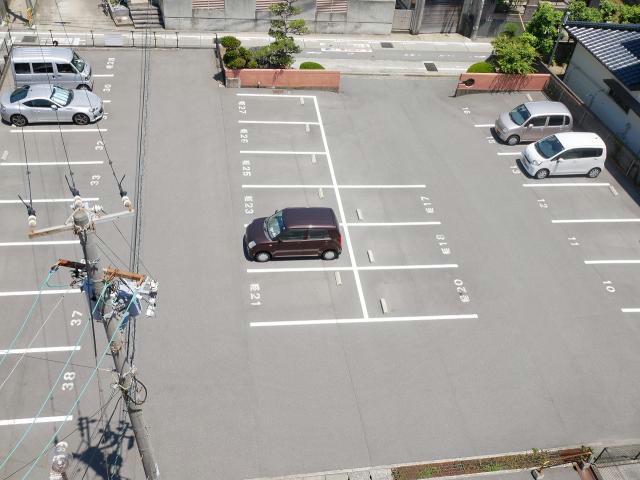 駐車場　駐車場