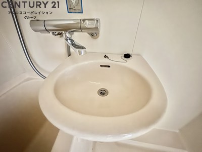 洗面設備　浴室内に洗面台付き！