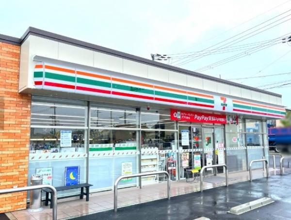 コンビニ　ローソン彦根八坂店（コンビニ）まで902m
