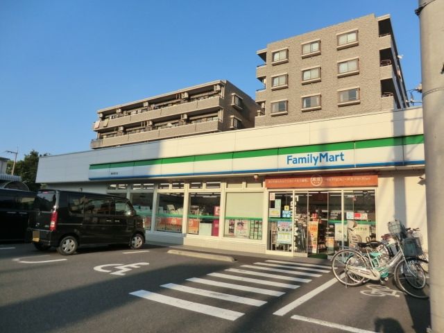 コンビニ　ファミリーマート越谷西方店（コンビニ）まで486m