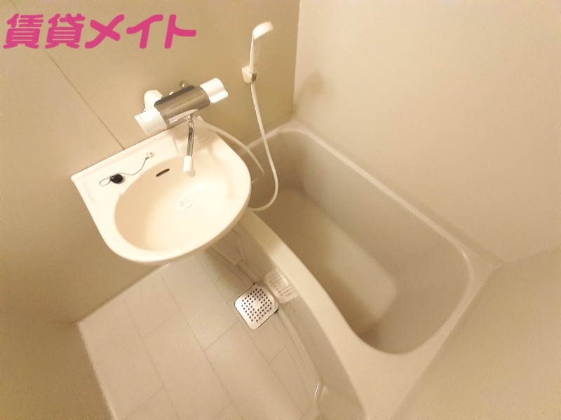 バス・シャワールーム　同一物件の別部屋の写真です