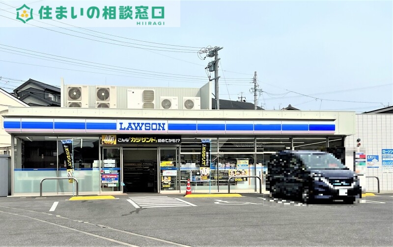 コンビニ　ローソン岡崎鴨田町店（コンビニ）まで413m