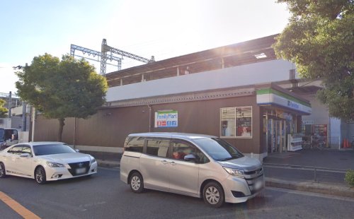コンビニ　ファミリーマート 近鉄八戸ノ里駅前店（コンビニ）まで185m