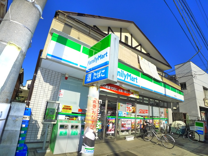コンビニ　ファミリーマート（コンビニ）まで310m