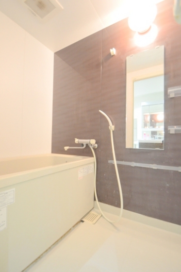 バス・シャワールーム　シックな雰囲気の浴室