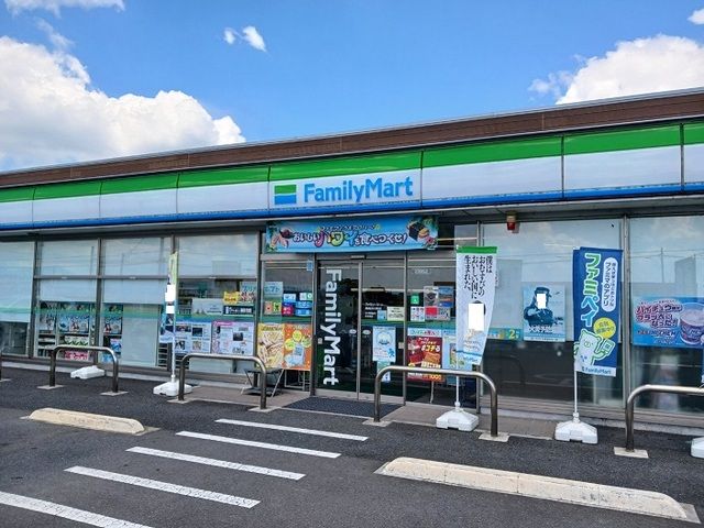 コンビニ　ファミリーマート浜川町店（コンビニ）まで1400m