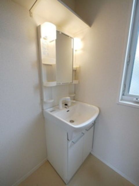 洗面設備　★脱衣所・独立洗面台完備★