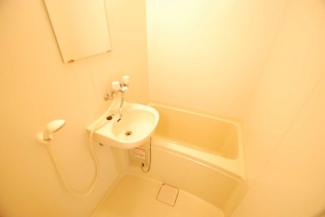 バス・シャワールーム　同タイプ写真の為、現況優先。