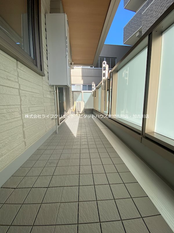 バルコニー　写真は201号室