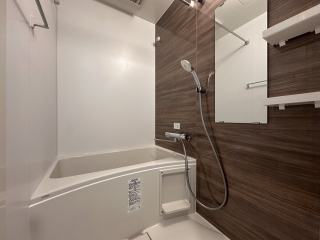 バス・シャワールーム　コンパクトで使いやすいお風呂です