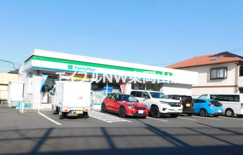 コンビニ　ファミリーマートバイパス青江店（コンビニ）まで102m