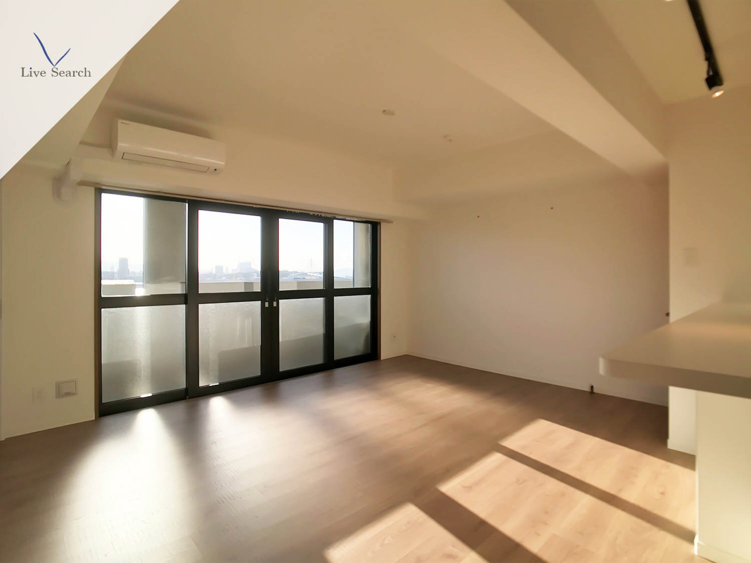 居室・リビング　こちらの居間で趣味の時間をお楽しみください