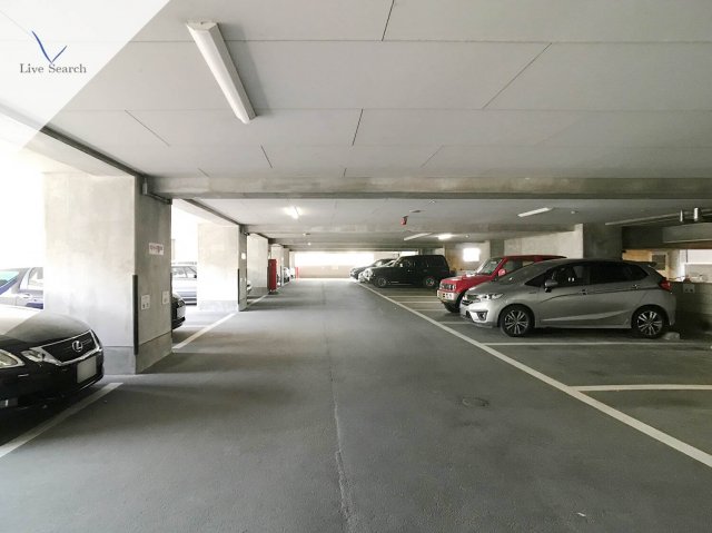 駐車場　駐車場があるので、車を買う予定の方も安心です