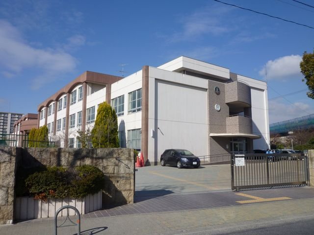 中学校　名古屋市立東港中学校（中学校）まで1211m