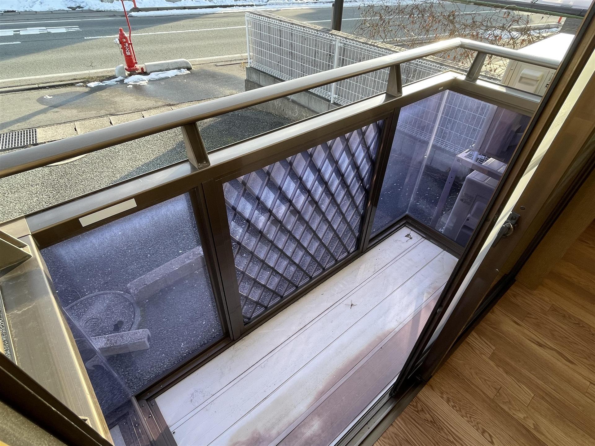 バルコニー　天気の良い日はお布団や洗濯物も干せます