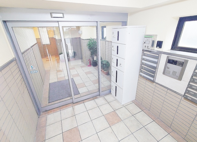 エントランス　オートロック・宅配ＢＯＸ付き