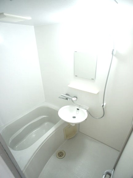 バス・シャワールーム　洗面付きです♪