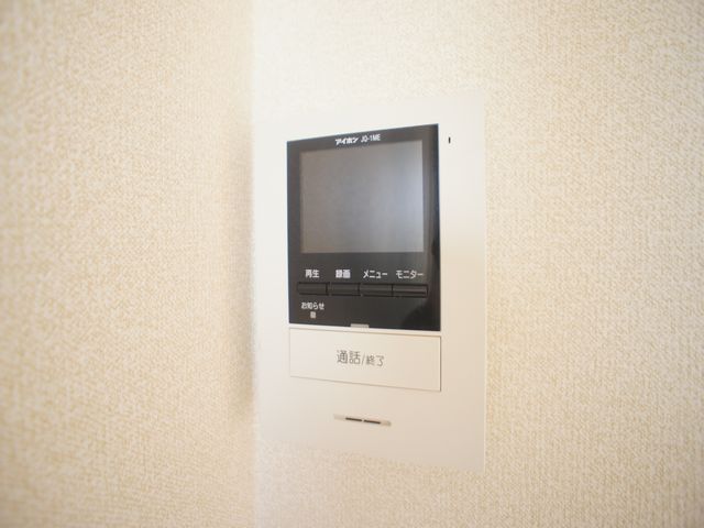 セキュリティ　訪問者の確認ができるTVドアホン付きです♪