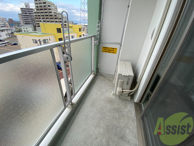 バルコニー　こちらはバルコニー。洗濯物が干せるようになっています。