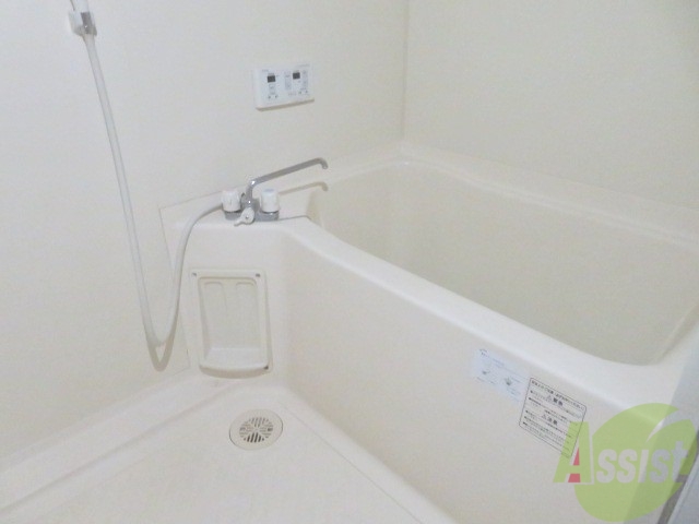 バス・シャワールーム　こちらはお風呂。一日の疲れをこちらで癒してください。