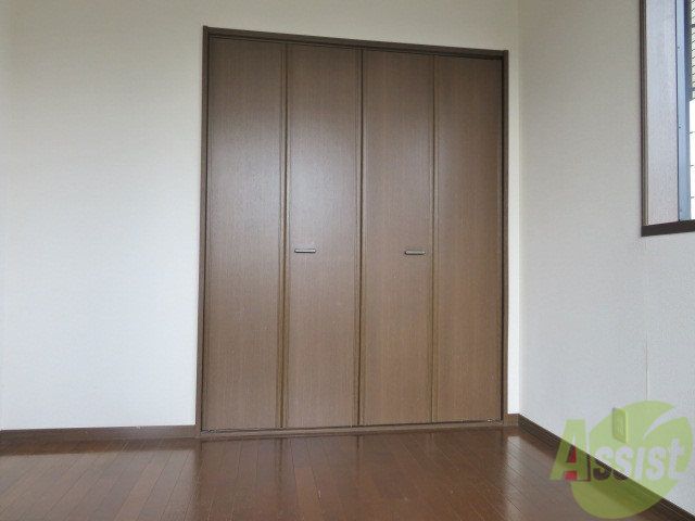 収納　ここに収納があります。収納があるとお部屋が広く使えますね。