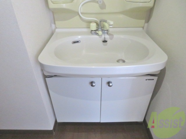 洗面設備　洗面台はこちら。独立なので忙しい朝の味方ですね。