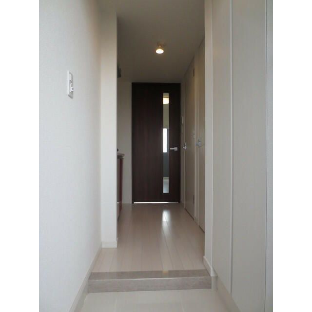 玄関　■モニタ付インターホン■ディンプルキー■ダウンライト