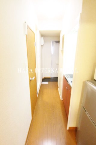 玄関　同シリーズ物件の参考写真です。※１階のみフローリングとなりま