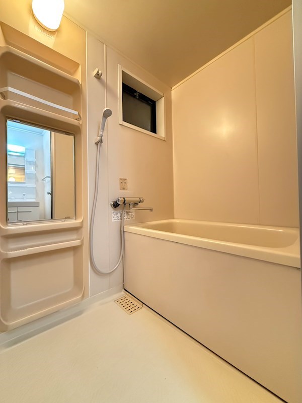 バス・シャワールーム　※同タイプのお部屋の写真になります