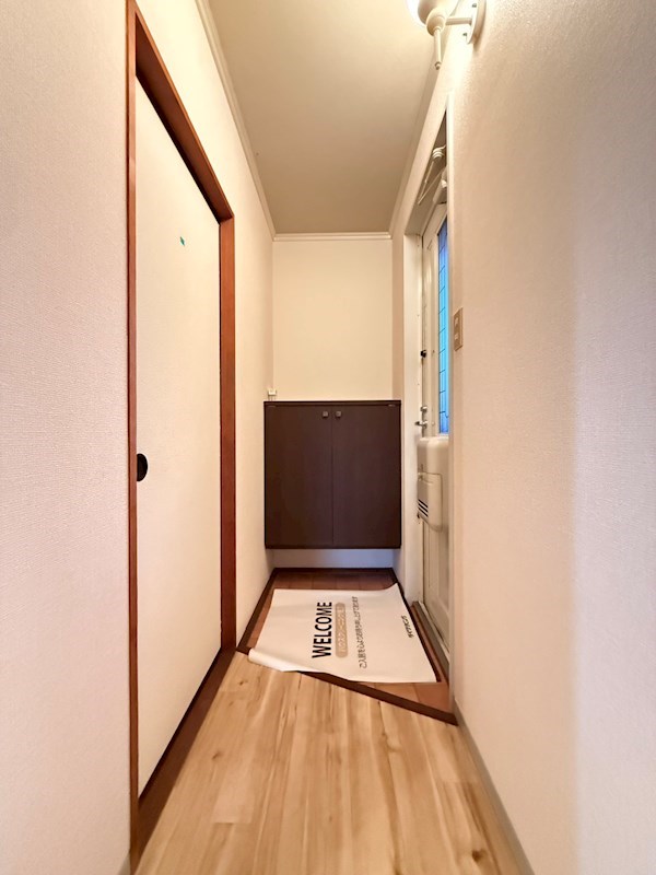 玄関　※同タイプのお部屋の写真になります
